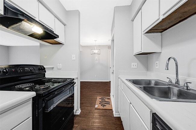 Building Photo - 8515 Hearth Dr