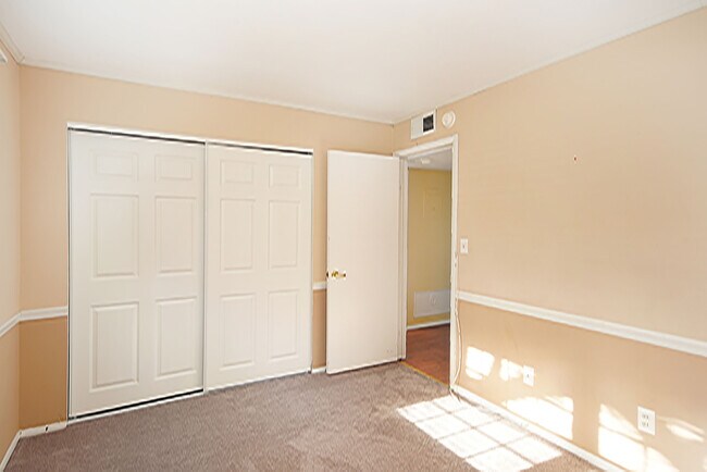 Building Photo - 728 Garland Cir