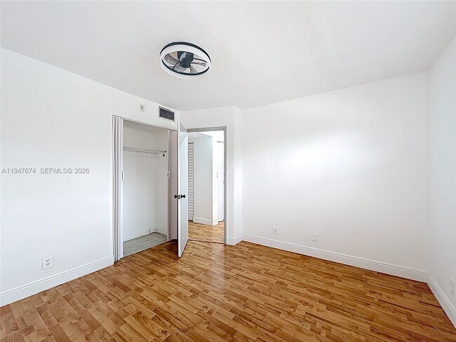 Building Photo - 1000 NE 14th Ave