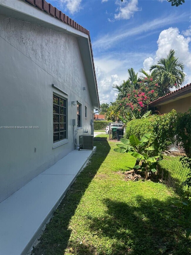 Building Photo - 13310 SW 40th St