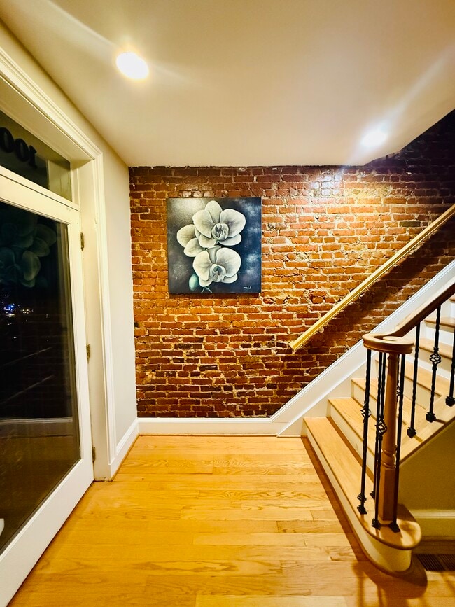 Building Photo - 1001 F St NE