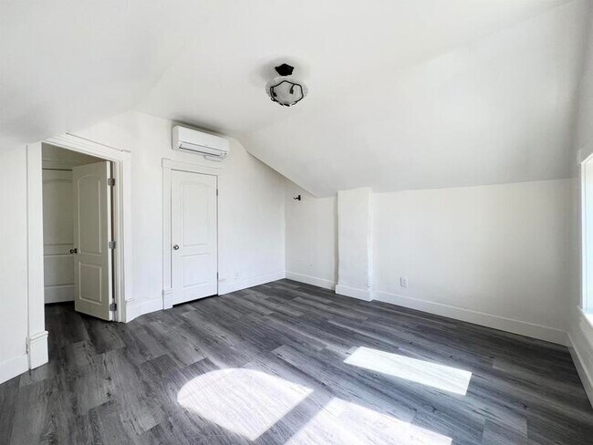 Building Photo - 615 S 900 E