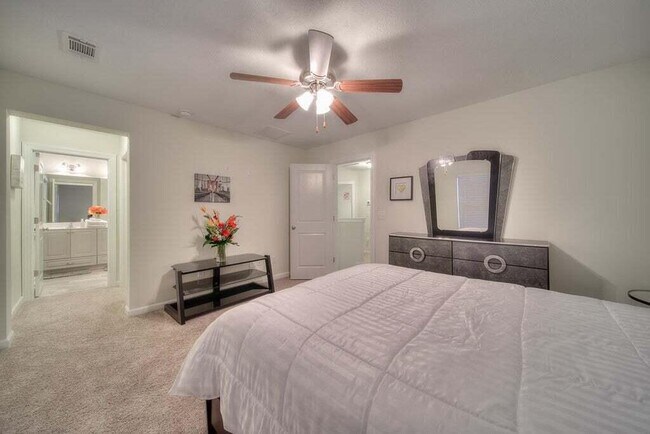 Building Photo - 710 Red Cedar Ct