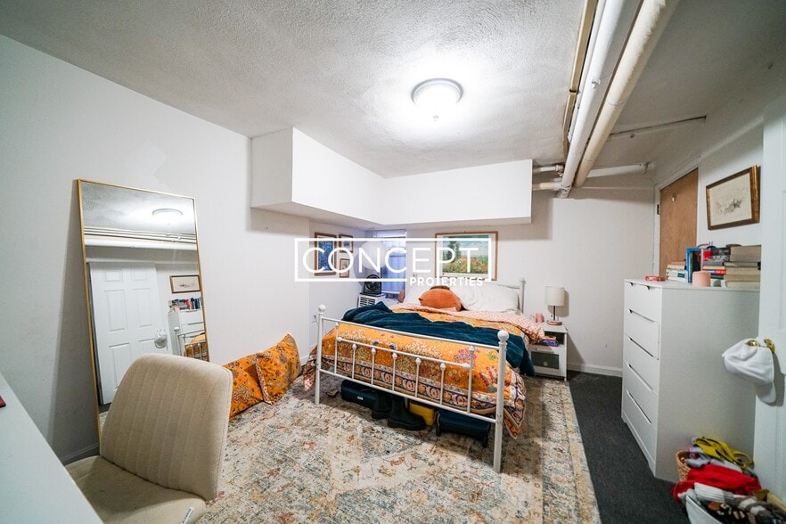 Building Photo - 216 Hemenway St