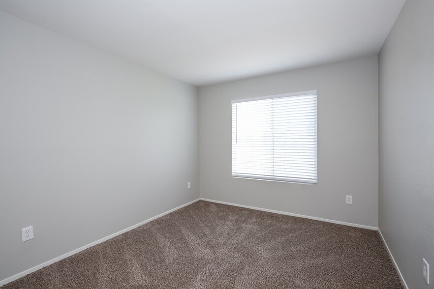 Building Photo - 206 Honey Locust Dr