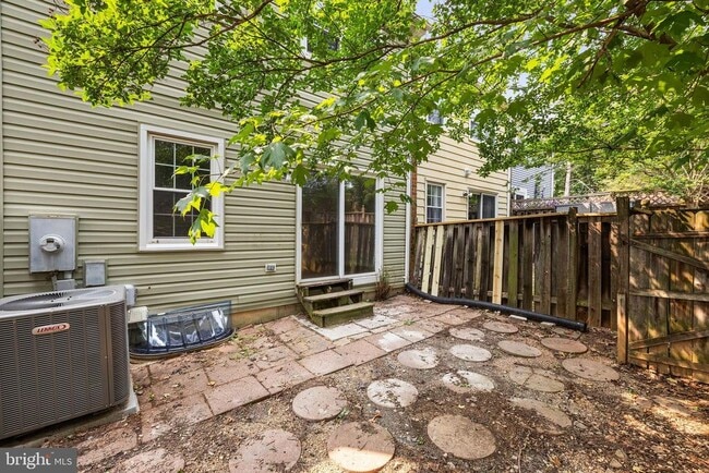 Building Photo - 4825 Nash Dr