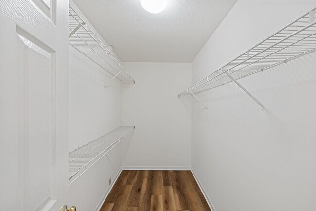 Building Photo - 3503 La Mesa Dr
