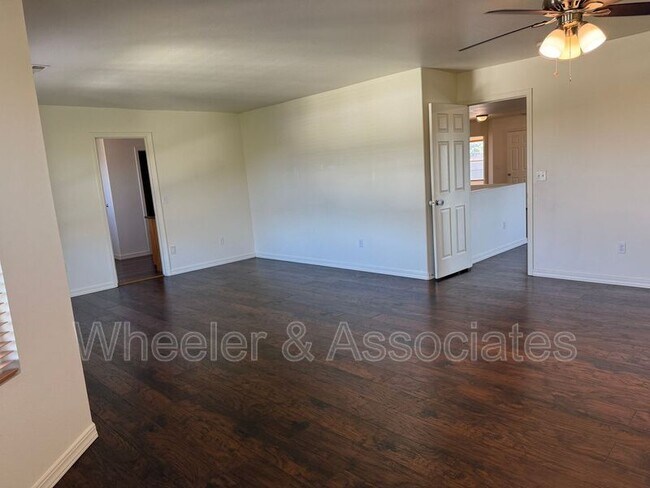 Building Photo - 1584 W Galbraith Ln