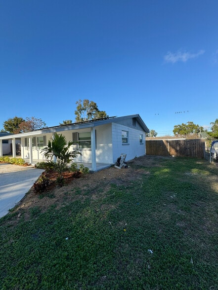 Building Photo - 11423 77th Ave