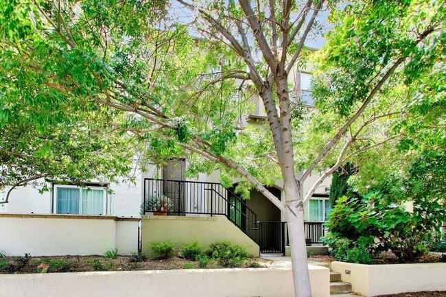 Building Photo - 485 Chagall St