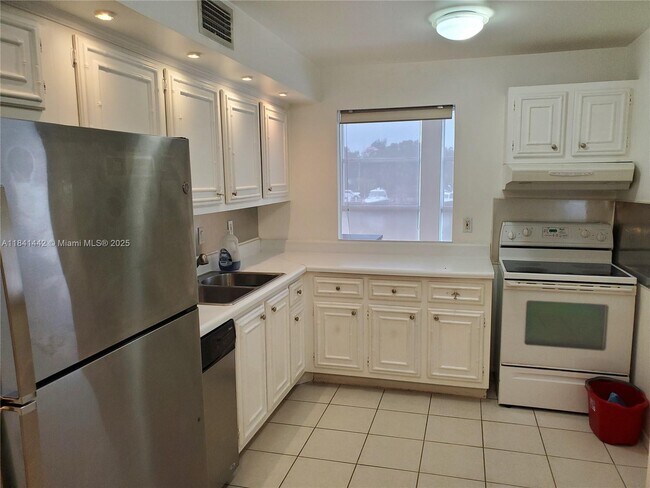 Building Photo - 601 Three Islands Boulevard