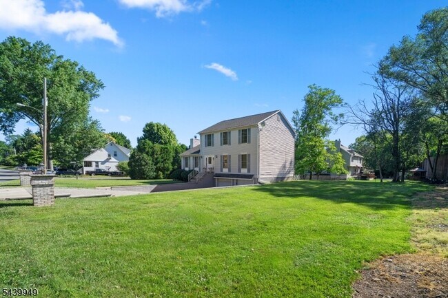 Building Photo - 32 Montville Ave