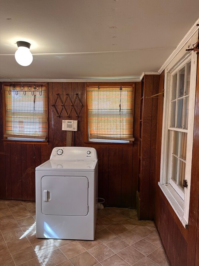 Building Photo - RENTAL HOME 2BD/1BTH