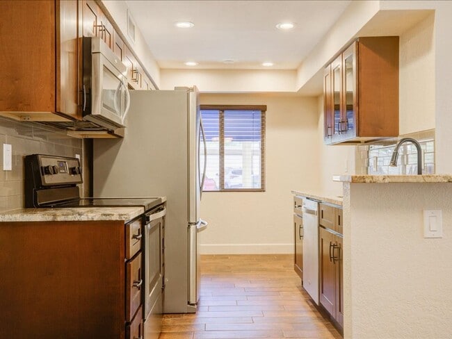 Building Photo - Highly desirable Summer Tree community featuring a 2bedroom 2bathroom ground-floor condo!