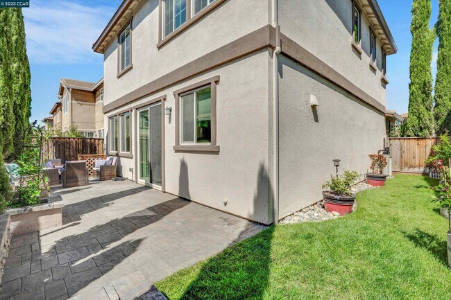 Building Photo - 351 Coolcrest Dr