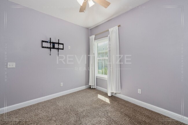 Building Photo - Modern Comfort Meets Luxury Living in Mobile