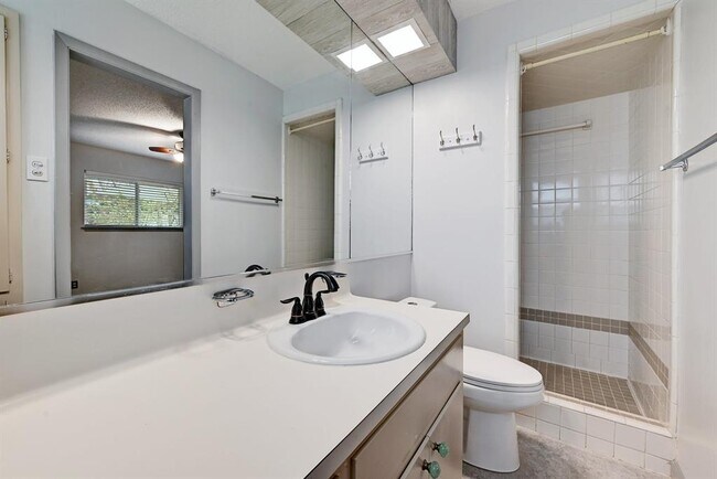 Building Photo - 6706 Kings Point