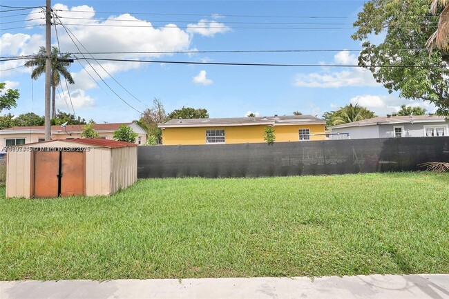 Building Photo - 6931 SW 27th Ct