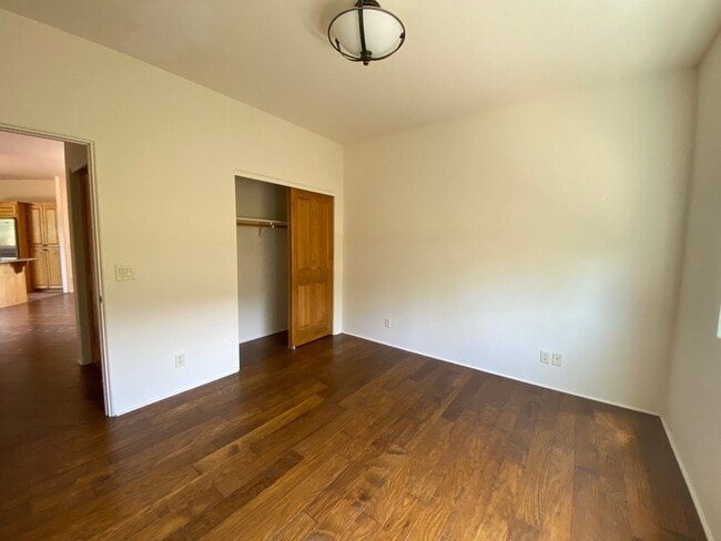 Building Photo - HOUSE - VILLAGE OF OAK CREEK