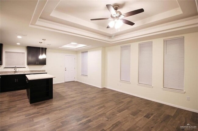 Building Photo - 803 Cathedral Hl