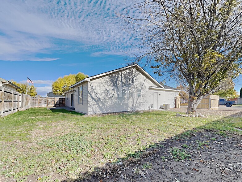 Building Photo - 1279 N Black Wolf Ave