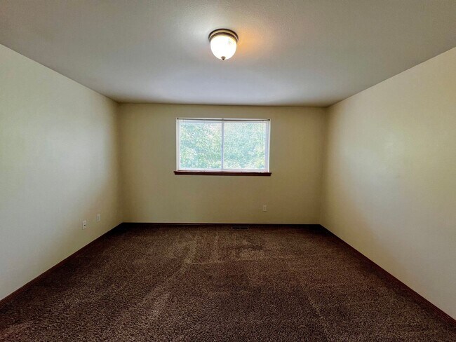 Building Photo - pl102
