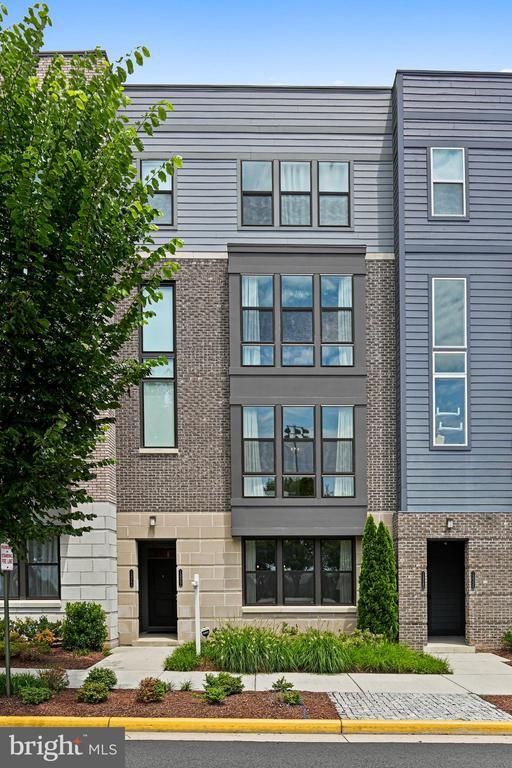 Building Photo - 13342 Arrowbrook Centre Dr