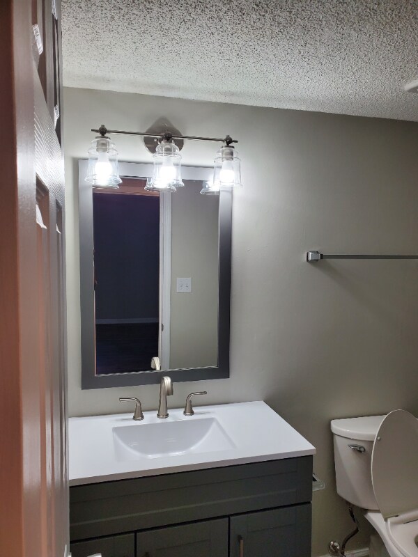 Building Photo - 601 Riverhill Cir