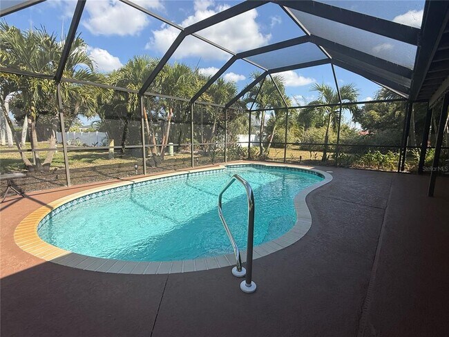 Building Photo - 819 S Gondola Dr