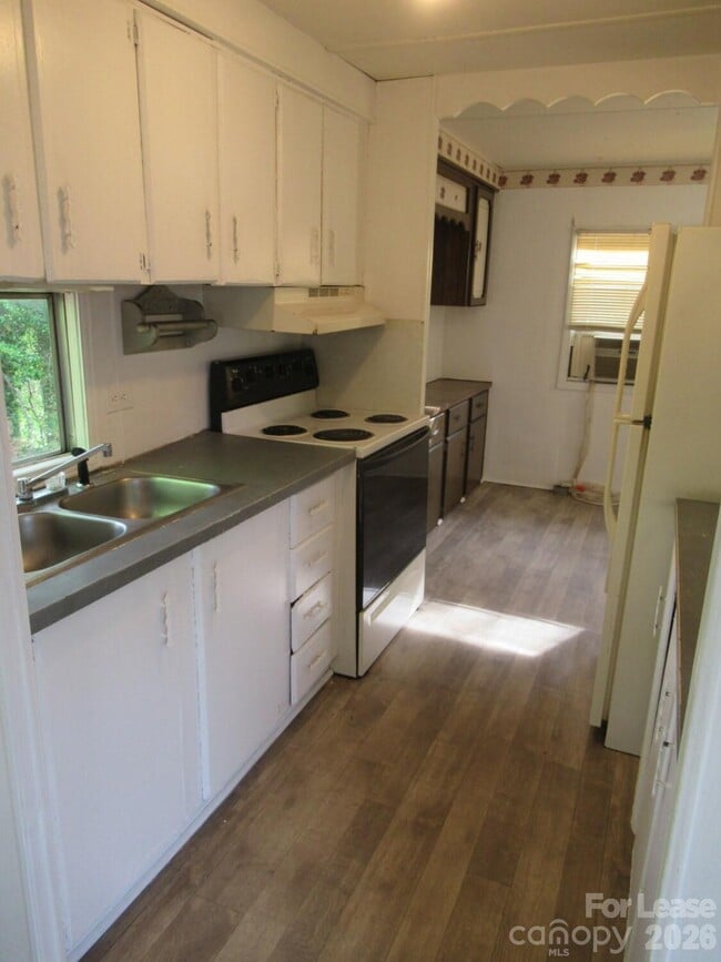 Building Photo - 6682 E North Carolina 150 Hwy