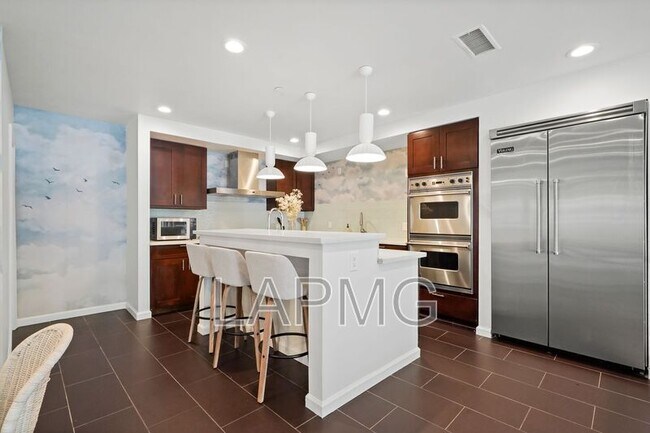Building Photo - 9842 Portola Dr