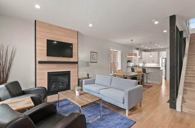 Building Photo - 2448 N High St