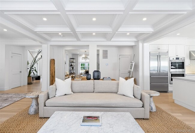 Building Photo - 17 Bayview Rd N