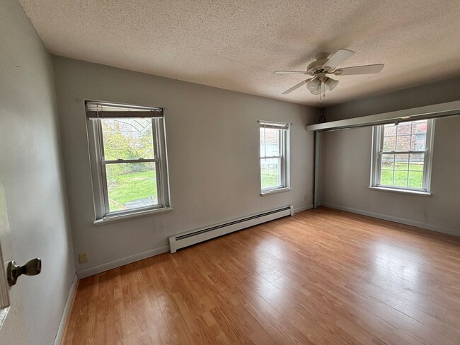 Building Photo - 354 Chapin St