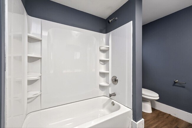 Building Photo - Newly renovated property