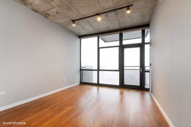 Building Photo - 235 W Van Buren St