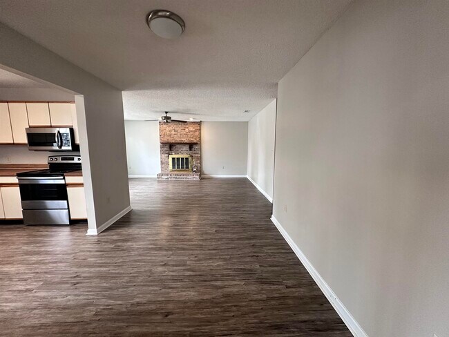 Building Photo - 6536 Valene Ct