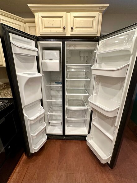 Kitchen - large, clean, side-by-side refrigerator - 73 F St E