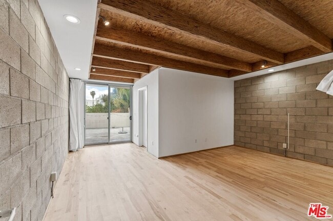 Building Photo - 6615 Melrose Ave