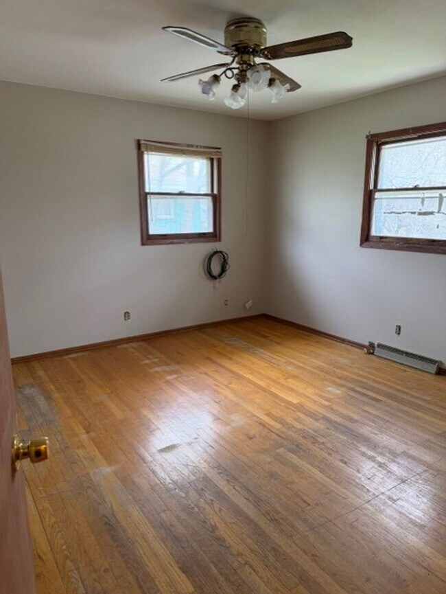 Building Photo - 7111 W Brentwood Ave