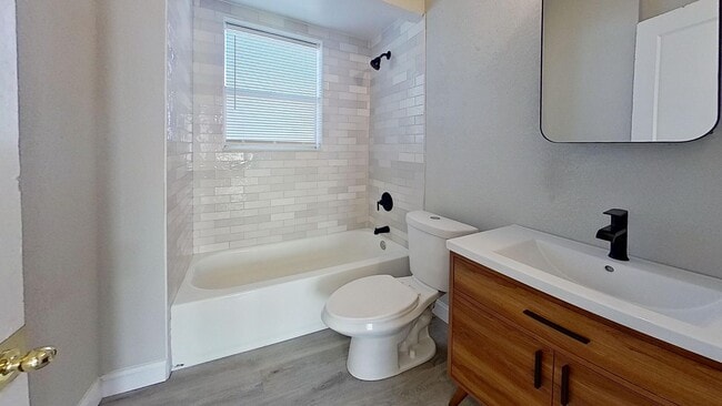 Building Photo - Murray Hill 3 bedroom