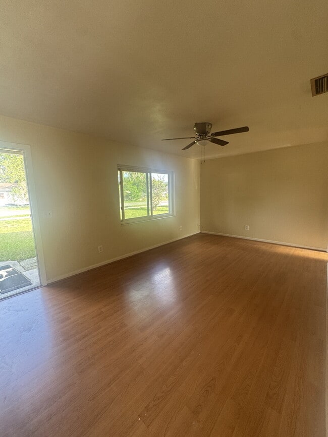 Building Photo - Cozy 3 Bedroom Home in Quiet Community | Hardwood Floors | Large Yard