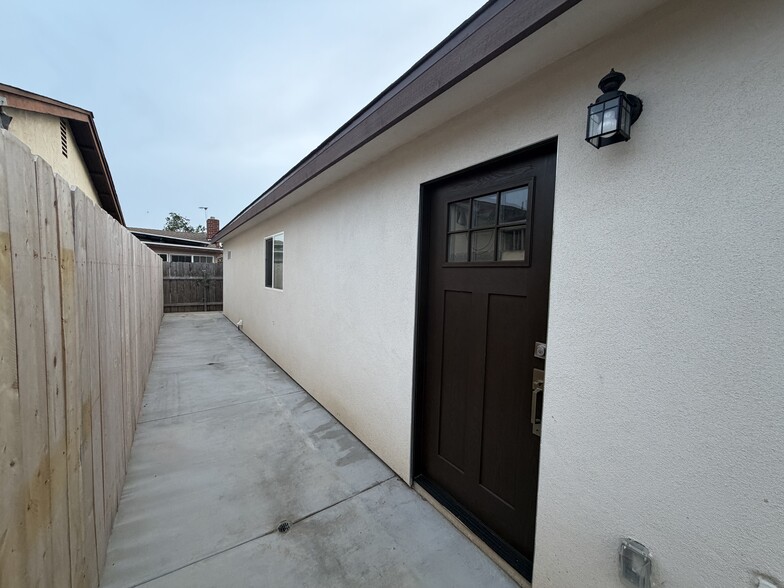 Building Photo - 10896 Worthing Ave