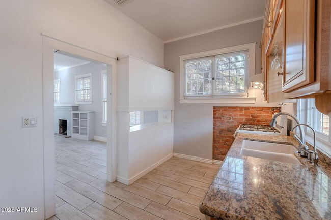 Building Photo - 711 E McKinley St