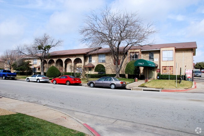 Building Photo - Cliffbrook Condos