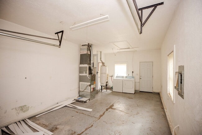 Building Photo - Beautiful Three Bedroom Home For Rent In Washington Local!