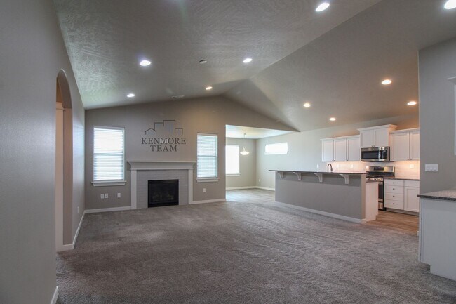 Building Photo - 2950 Woodland Pl