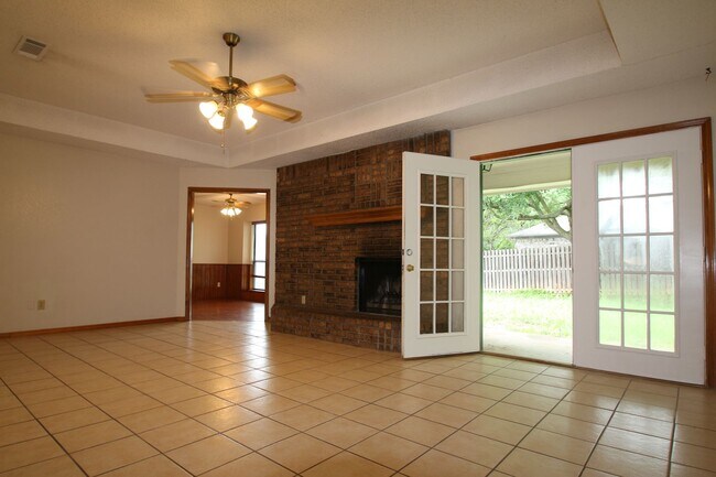 Building Photo - Corner Lot Charmer Off Chapel Creek | 4BR/2BA with Fireplace, Garden Tub & Fenced Backyard