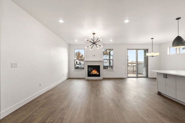 Building Photo - 1806 N Black Elm Ln
