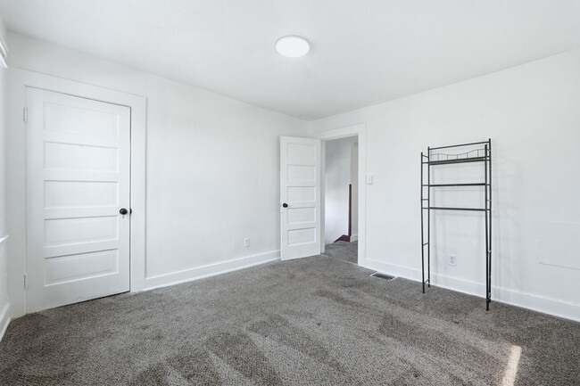 Building Photo - Modernized 3-Bedroom w/ New Furnace